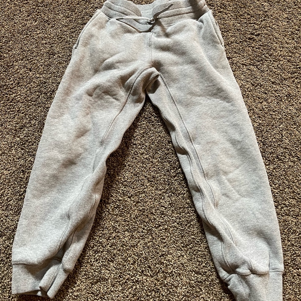Girls Ivivva Sherpa lined joggers. Excellent condition size 7